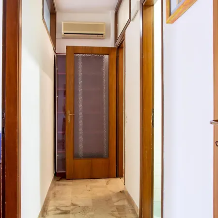 Welc-om Crescini شقة *